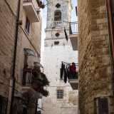 ...il cui campanile si staglia nel vicino largo omonimo. � ci� che resta dell�antico tempio abbattuto nel 1955 poich� danneggiato dall�esplosione della nave Henderson nel Porto, durante la Guerra 